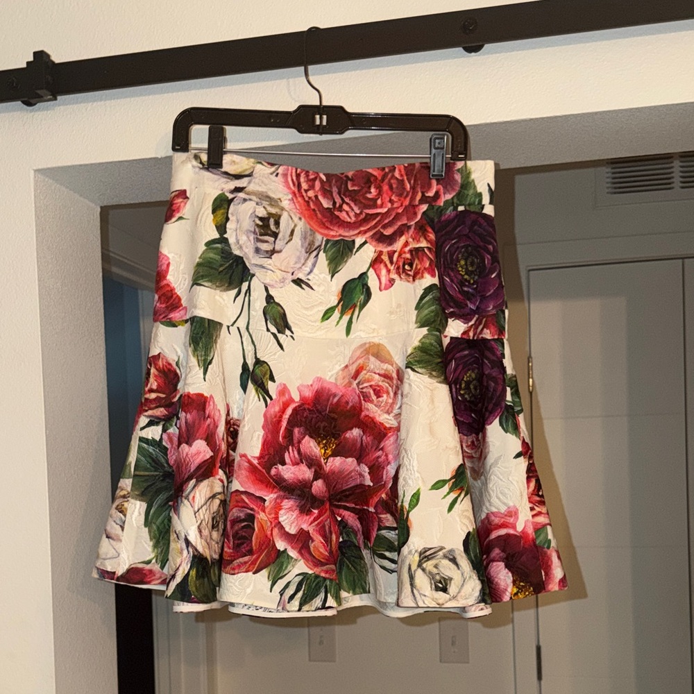 Dolce & Gabbana Floral Skirt 46 Baroque Material Roses Collection